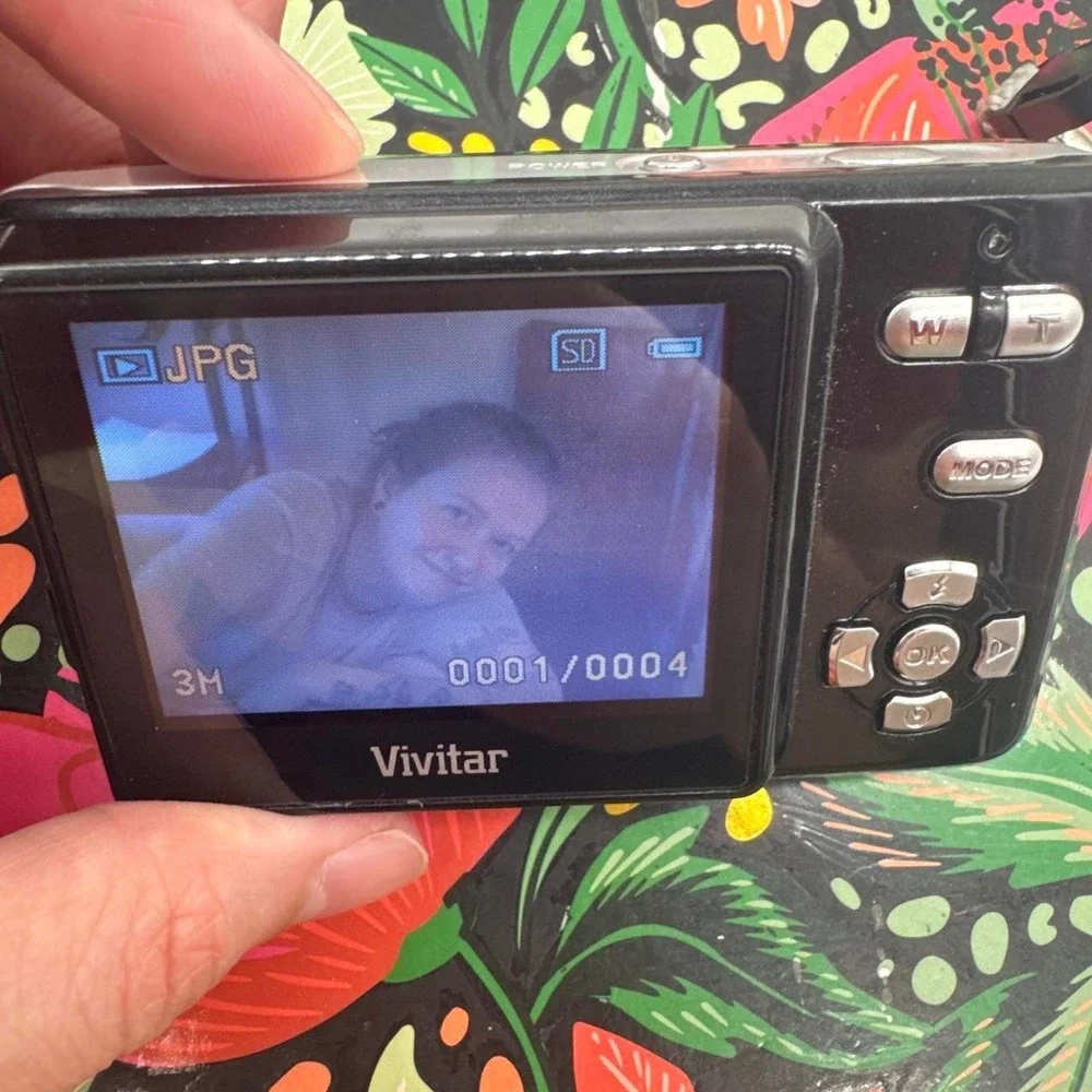 Vivitar ViviCam‎ 5024 Digital Camera – Compact Point-and-Shoot Camera